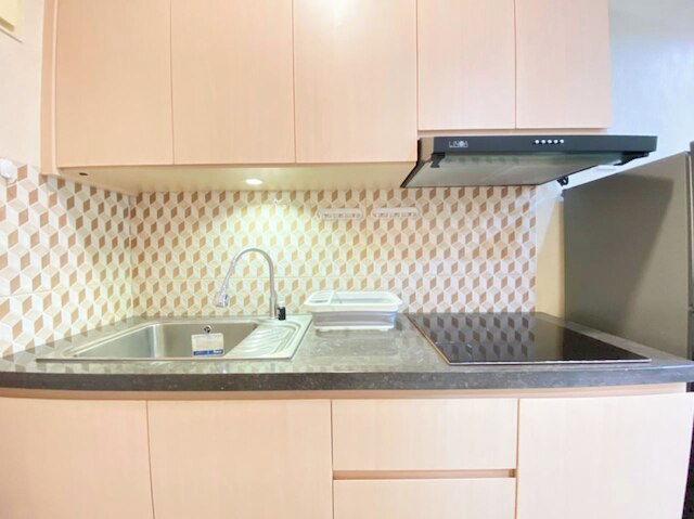 ホーミー アンド コンフォート ステイ スタジオ セントラランド セマラン アパートメント