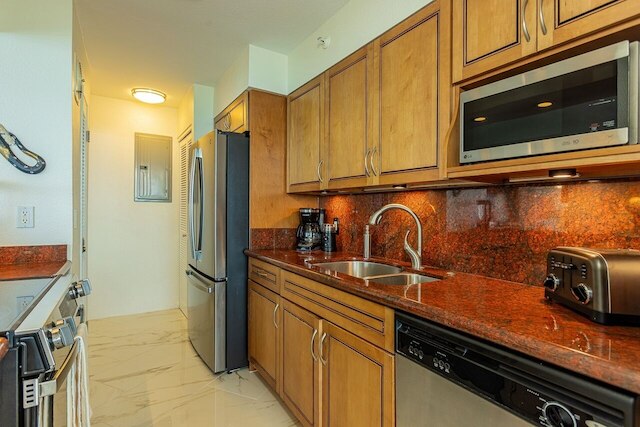 ロイヤル カハナ 1211 2 ベッドルーム コンド