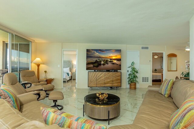 ロイヤル カハナ 1211 2 ベッドルーム コンド