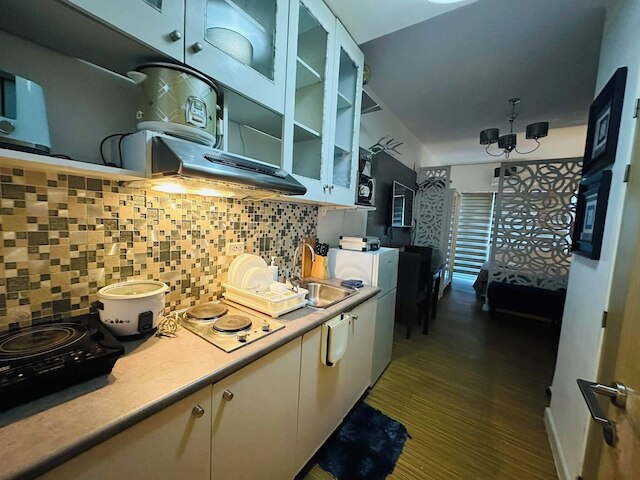 ワン ベッドルーム ウィズ バルコニー ニア BGC ネットフリックス