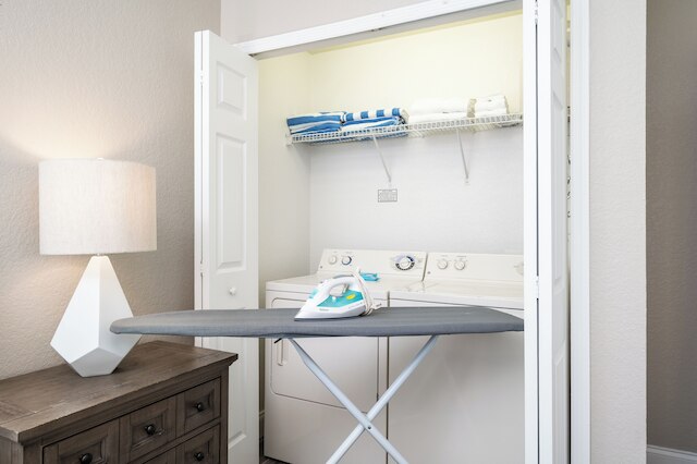 ビューティフル ファミリー タウンホーム、 ニア ザ パークス - 8000-104