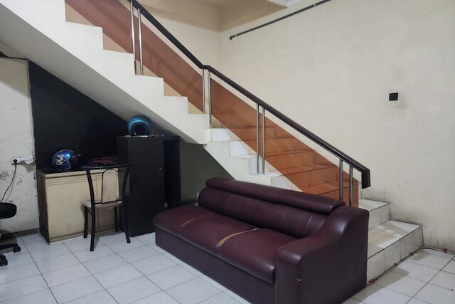 OYO ライフ 93979 グベン ホームステイ シャリア