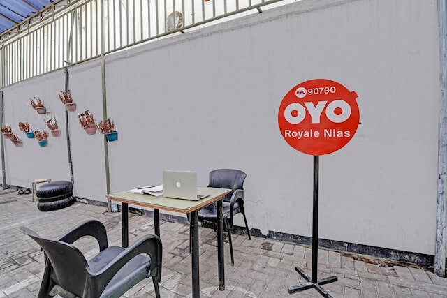 OYO 90790 ロワイヤル ニアス