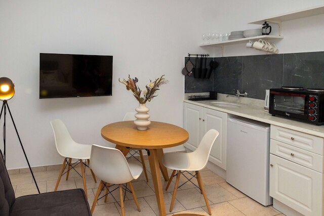 フェドラス リビング: アテネ スタジオズ エンジェル