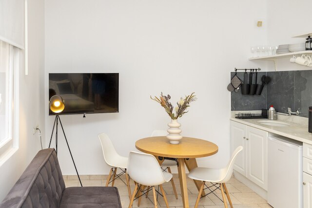 フェドラス リビング: アテネ スタジオズ エンジェル