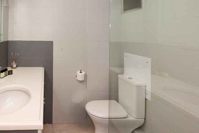 フェドラス リビング: アテネ スタジオズ エンジェル