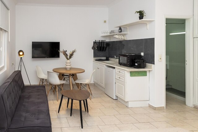 フェドラス リビング: アテネ スタジオズ エンジェル