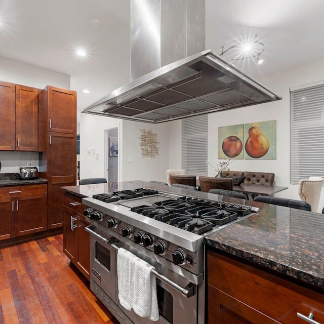 ラグジュアリアス 8 ベッド リトリート ステート オブ ザ アート シアター