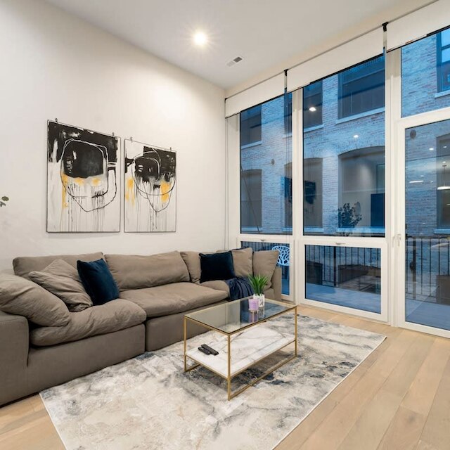 シック リバーノース コンドミニアム 2ベッドルーム 2バスルーム ウィズ プライベートバルコニー