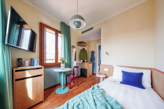 ヌマ ヴェニス フォルコラ