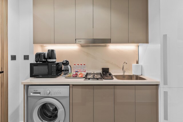 ウェーブズ - アジジ リビエラ ビルディング 25 コージースタジオ ウィズ バルコニー