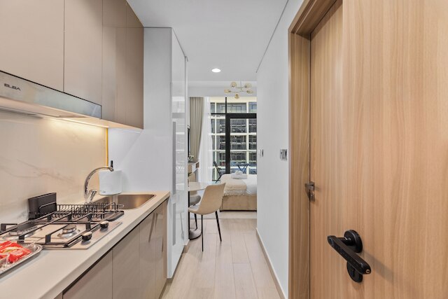 ウェーブズ - アジジ リビエラ ビルディング 25 コージースタジオ ウィズ バルコニー