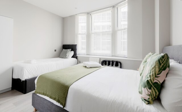 スーパーブ アパートメンツ オポジット エッジウェア ロード ステーション