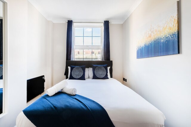 ブライト ワン ベッドルーム フラッツ