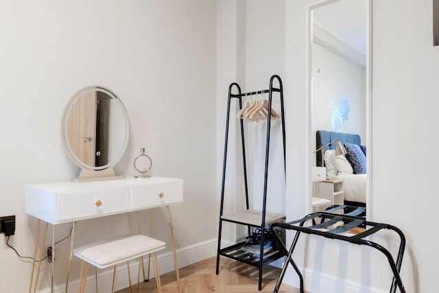 ブライト ワン ベッドルーム フラッツ