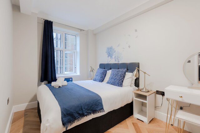 ブライト ワン ベッドルーム フラッツ