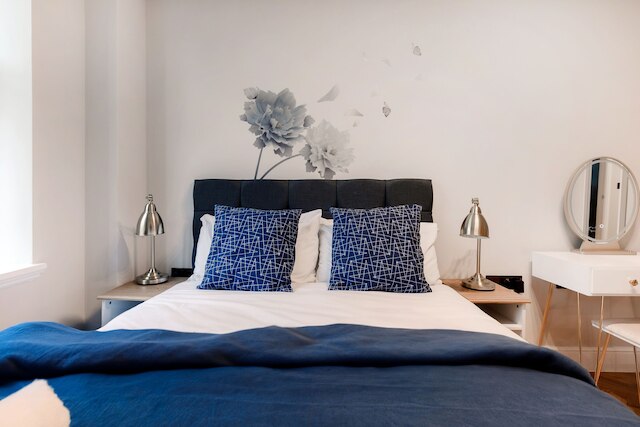 ブライト ワン ベッドルーム フラッツ