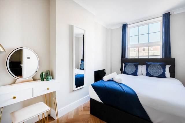 ブライト ワン ベッドルーム フラッツ