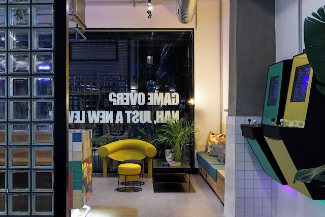 レトロバース ホステル