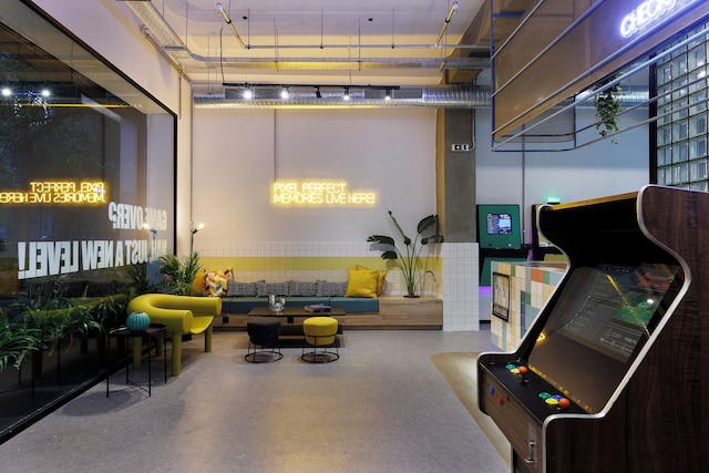 レトロバース ホステル