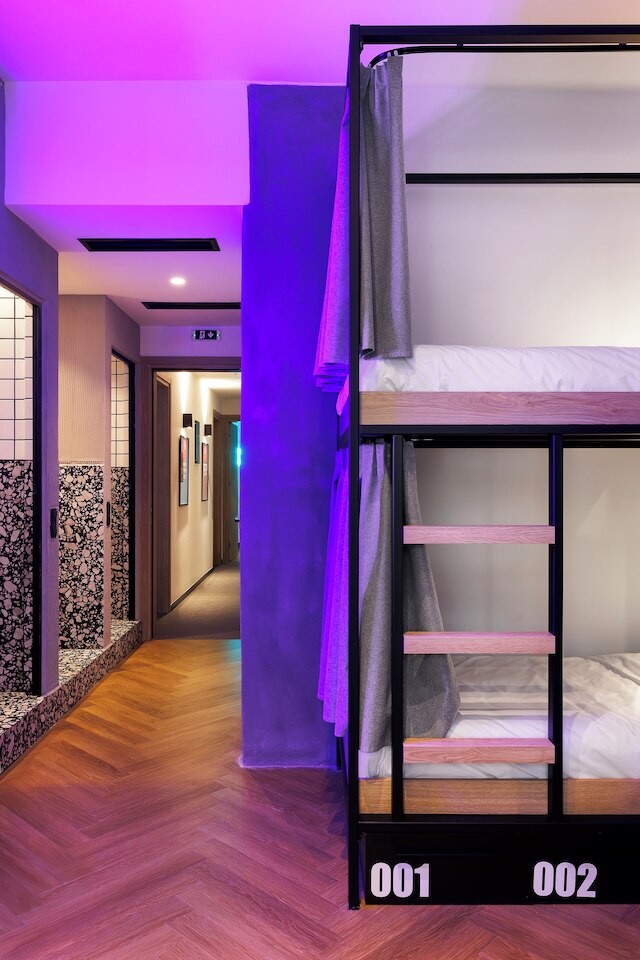 レトロバース ホステル