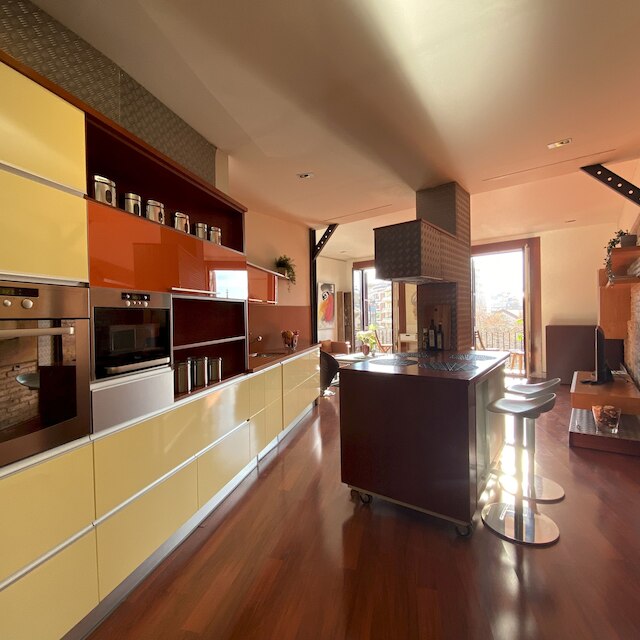 ルミナス デザイナー ロフト スタイル アパートエイシャンプル ビューズ バイ マイレンタルホスト