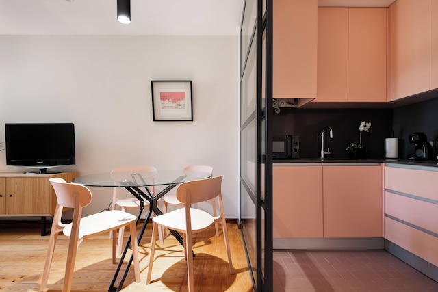 リボル2 · ワンダフル 1ベッドルーム ネクスト トゥ リボリ シアター