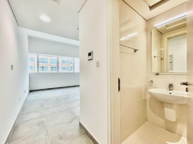 コージー 1 BHK アパートメント イン パレットタワー イン ツーリストクラブエリア