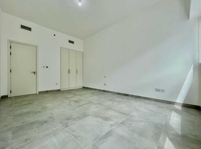 コージー 1 BHK アパートメント イン パレットタワー イン ツーリストクラブエリア