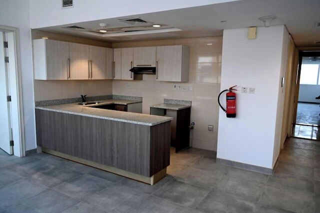 コージー 1 BHK アパートメント イン パレットタワー イン ツーリストクラブエリア