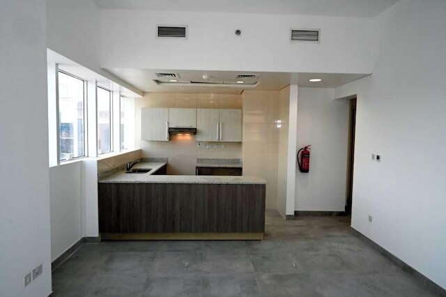 コージー 1 BHK アパートメント イン パレットタワー イン ツーリストクラブエリア