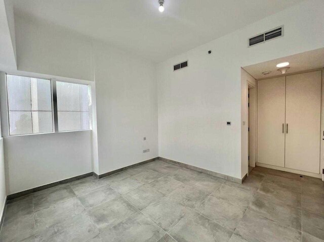 コージー 1 BHK アパートメント イン パレットタワー イン ツーリストクラブエリア