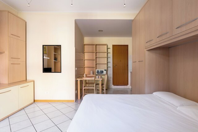 ブライト スタジオ ウィズ バルコニー