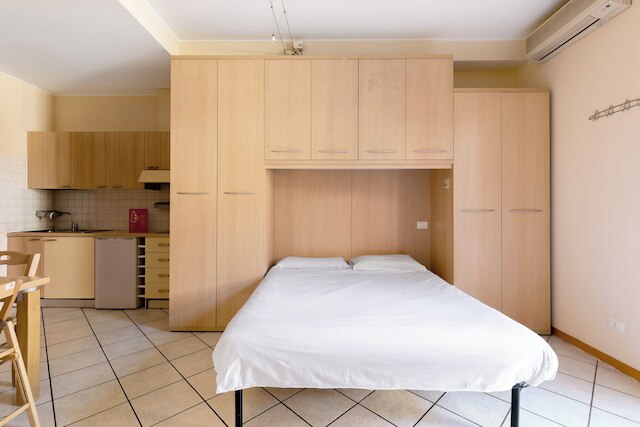 ブライト スタジオ ウィズ バルコニー