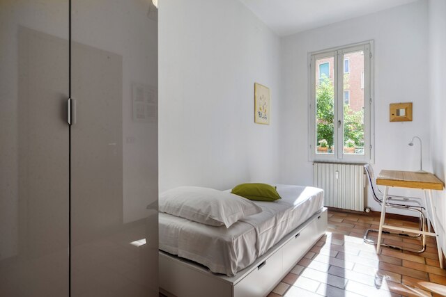 カスティリオーネ ファミリー アパートメント