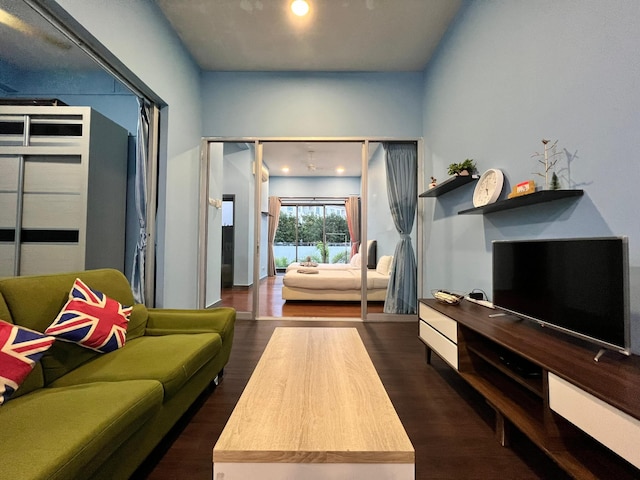 キャピタル O 90986 ザ ロフトレジデンス