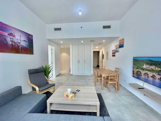 スペーシャス ファニッシュド アパートメンツ イン パレット タワー イン ツーリスト クラブ エリア