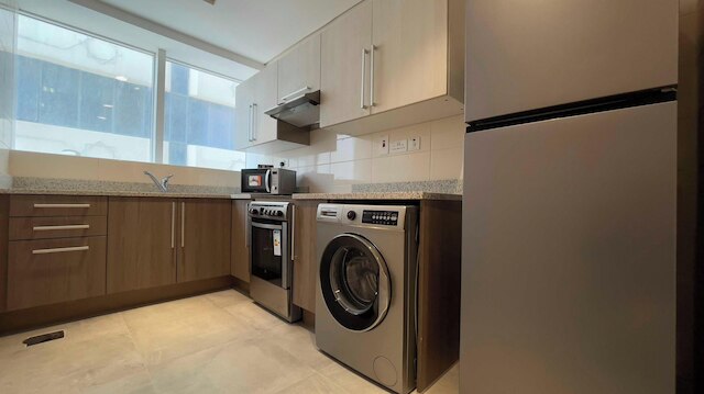 スペーシャス ファニッシュド アパートメンツ イン パレット タワー イン ツーリスト クラブ エリア