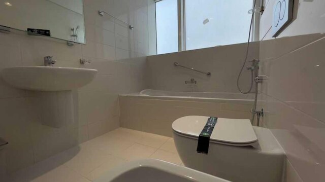 スペーシャス ファニッシュド アパートメンツ イン パレット タワー イン ツーリスト クラブ エリア