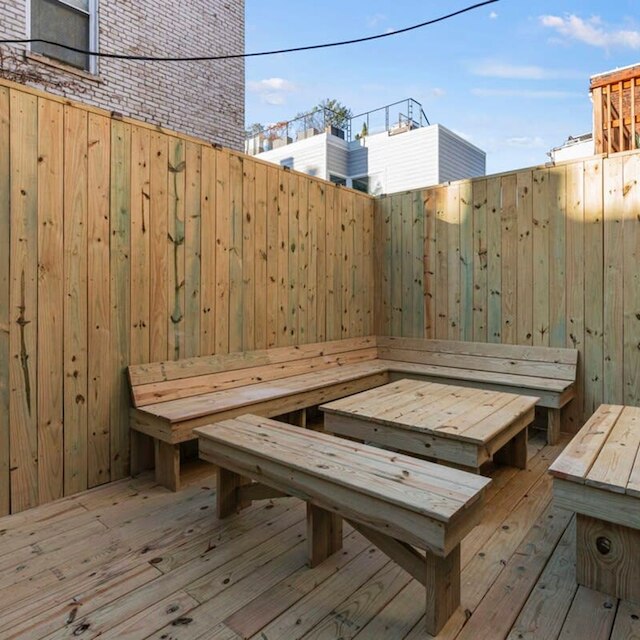 スペーシャス エクスクルーシブ DC ローガン サークル タウンハウス