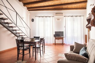 カーサ メリ ディエトロ ピアッツァ サン ドメニコ