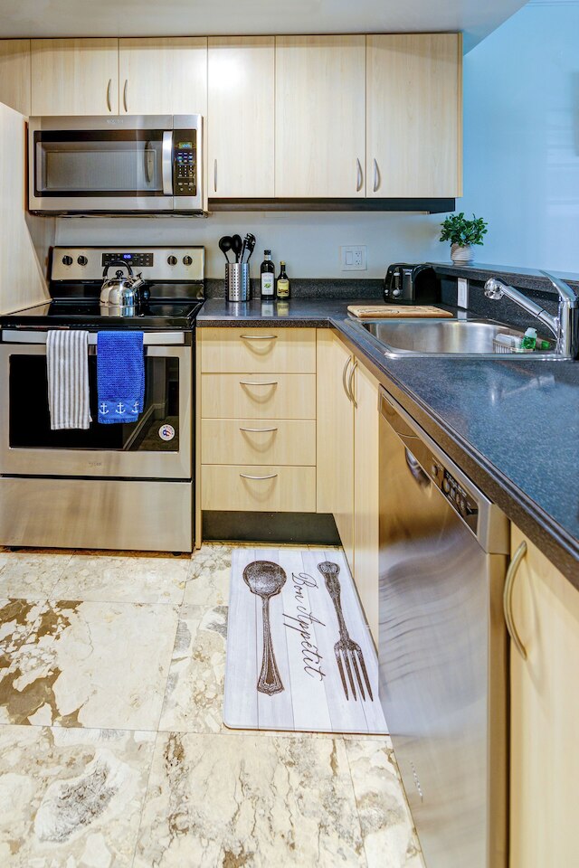 1 ベッドルーム ステップス トゥ マリーナ アンド ココウォーク