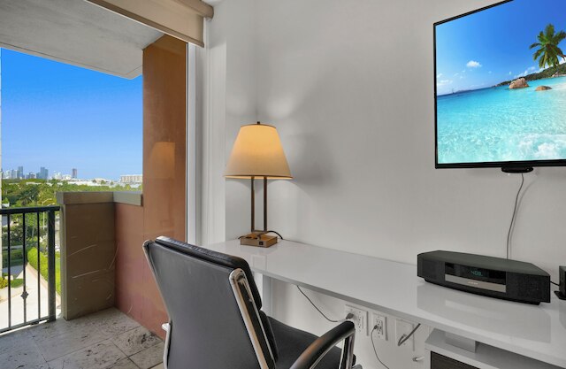 モダン ベイ ビュー ウィズ フリー パーキング