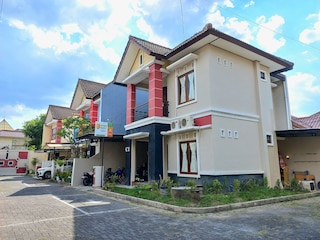 ホームステイ ジョグジャ シンプリー ホーミー ユニット アンバルクモ 3 デカット ジョグジャ エキスポ センター (JEC)