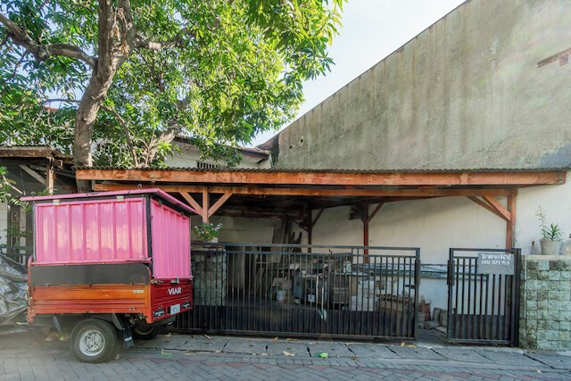 OYO ライフ 94040 アグン ホーム ステイ