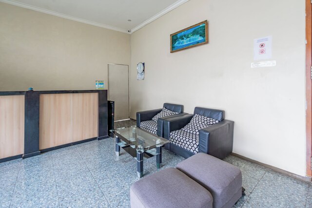 OYO ライフ 94040 アグン ホーム ステイ