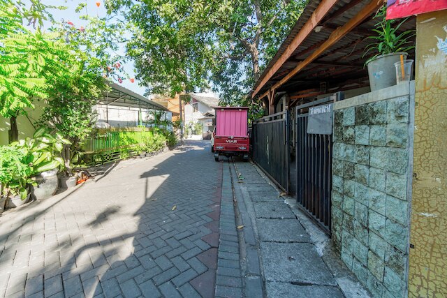 OYO ライフ 94040 アグン ホーム ステイ