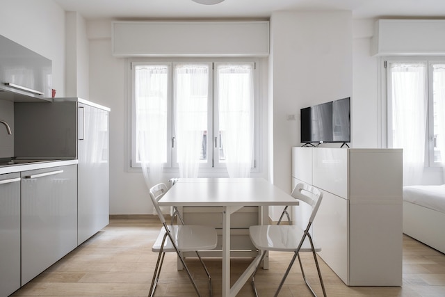 ア ポキ パッシ ダル メルカート デッレ エルベ