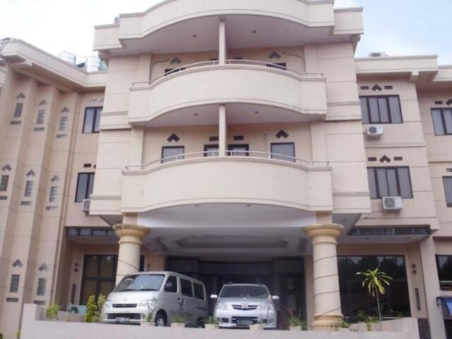 OYO 94002 ムティアラ インダハ ホテル