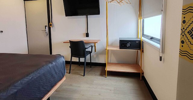 ホテル エスカラ コロニア ローマ